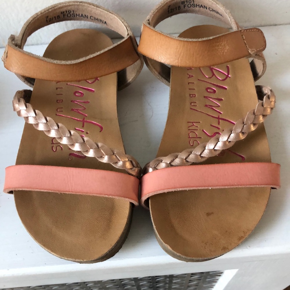 Blowfish sandal